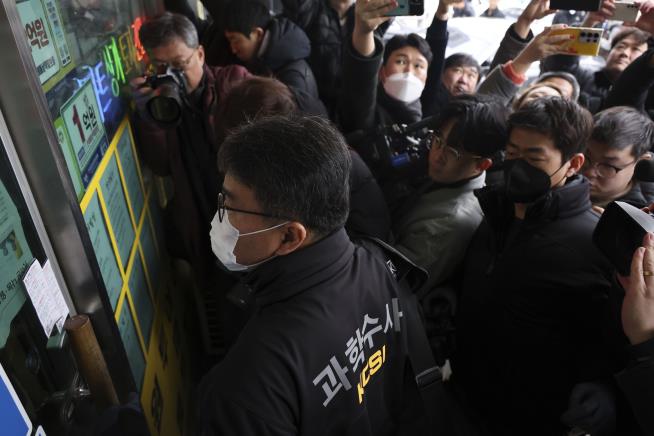 S. Korea Opposition Leader 'Recovering Smoothly' From Stabbing