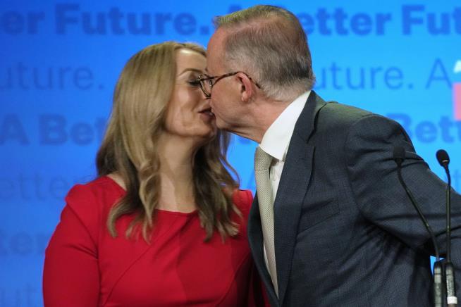 Aussie PM Proposes on Valentine's Day
