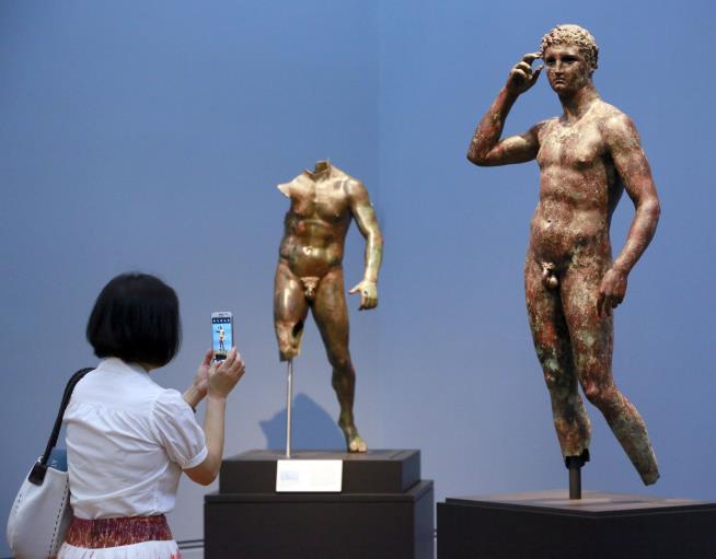 Court: Italy Can Seize Prized Greek Bronze From US Museum
