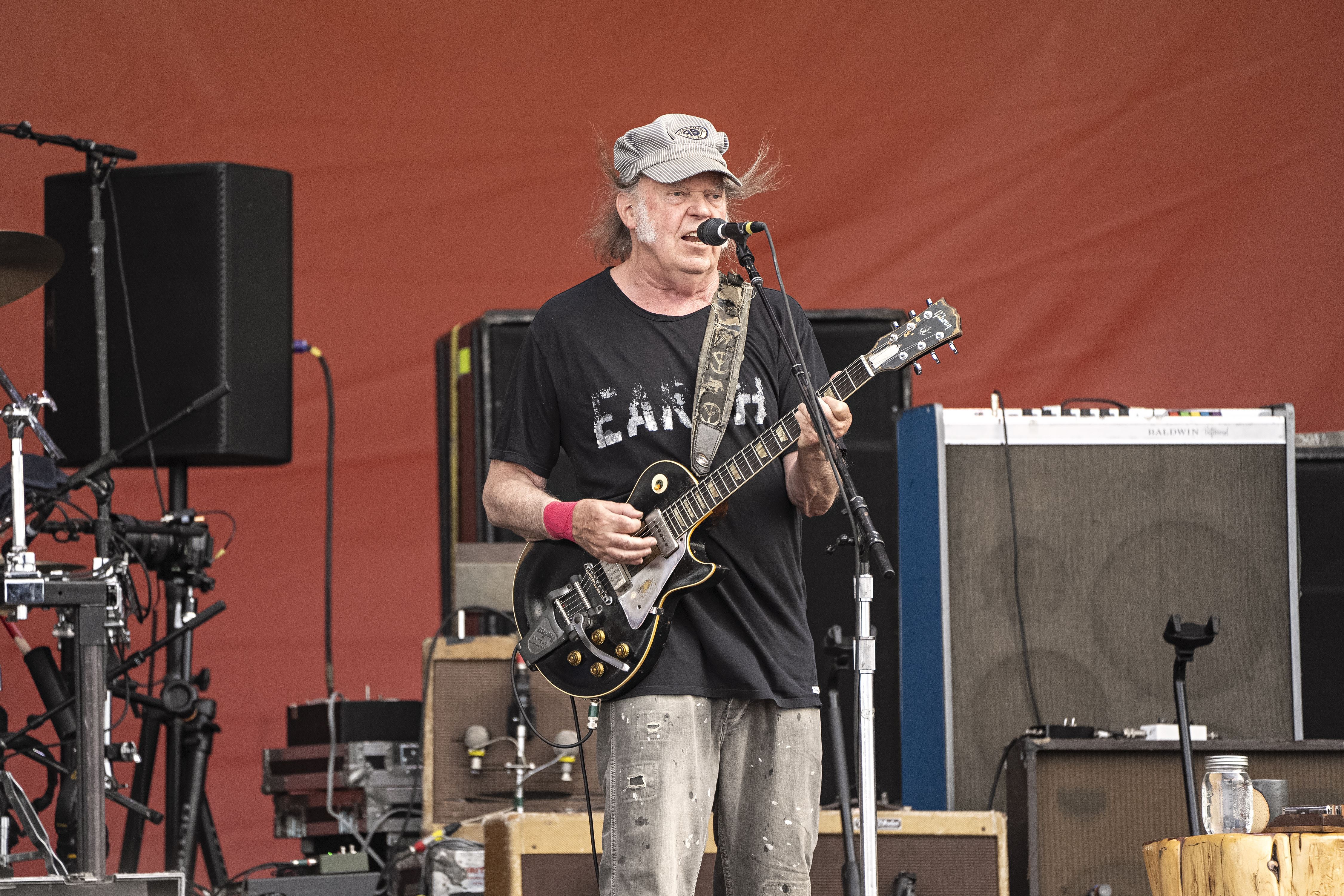 Neil Young Extends an Invite to Trump