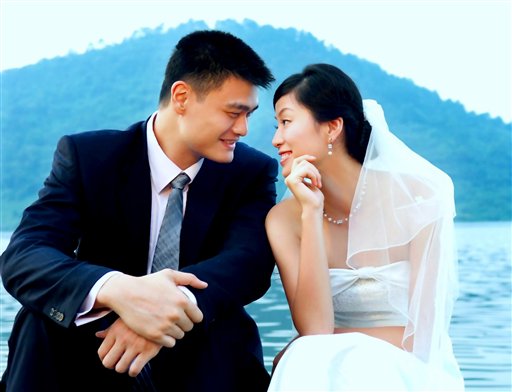 Rockets Star Yao Marries