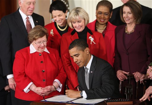Obama Signs Ledbetter Act as His First Bill