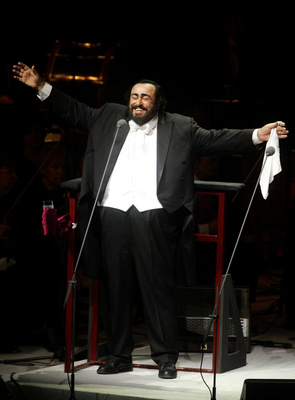 Pavarotti Extends Stay in Hospital