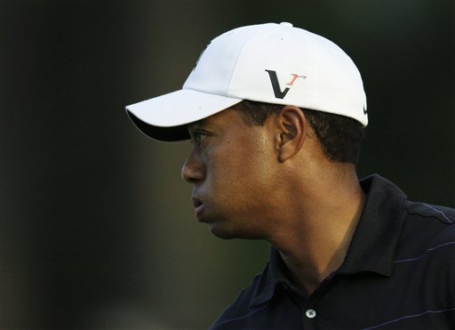 Campbell Leads; Tiger's 5 Back