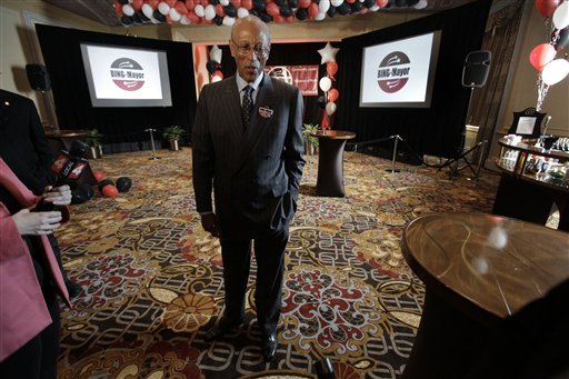 Former NBA Star Bing Wins Detroit Mayor's Race