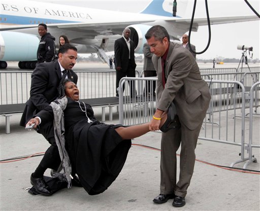LAX Security Removes Obama Letter Writer