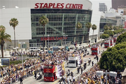 LA Flocks to Lakers Parade