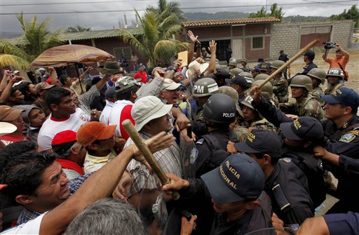 Fearing Bloodshed, Zelaya Leaves Honduras