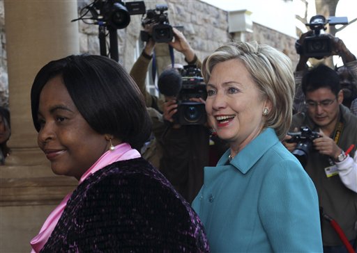 Clinton: South Africa Must Push Zimbabwe to Reform