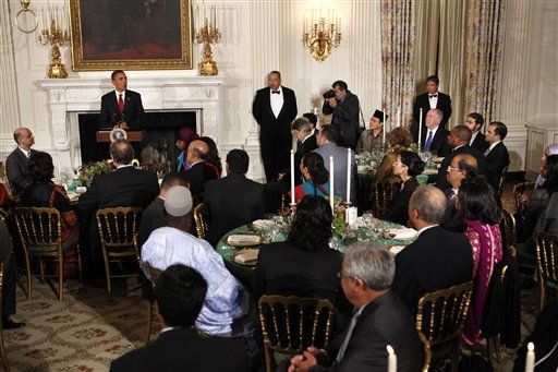Obama Praises US Muslims at Ramadan Dinner
