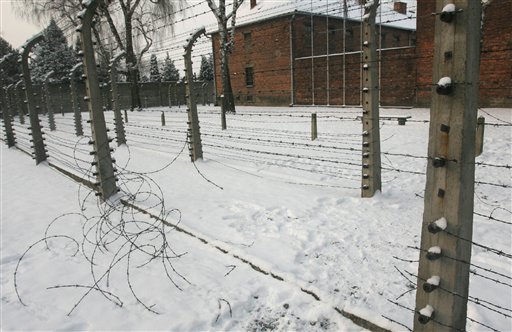 Poland Hunts for Auschwitz Sign, Tightens Border