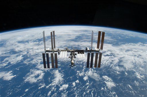 Space Station Astronaut: 'Hello Twitterverse!'