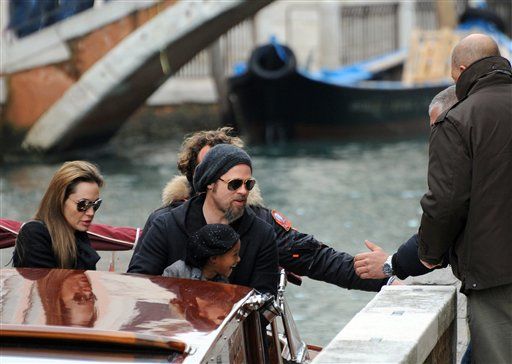 Angelina Makes Up With Dad in Venice