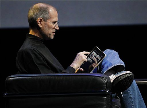 Fans Swoon as Steve Jobs Returns Emails