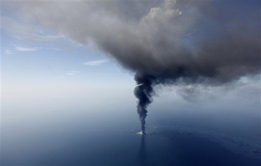 Gulf Coast Dreads Oil's Creep to Shore