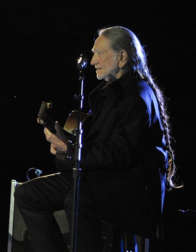 Willie Nelson Chops Off His Braids