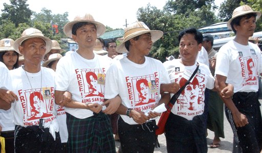 Burma Nabs Top Dissidents