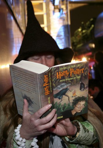 Rowling Sues Fan Site Author Over Potter Trivia Book