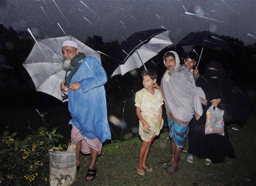 3M Flee Bangladesh Cyclone
