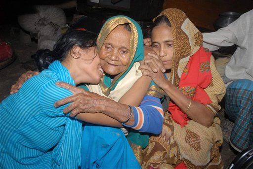 500 Dead in Bangladesh Cyclone