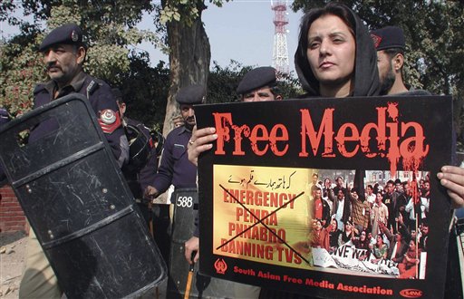 Pakistan Frees 3,000 Prisoners