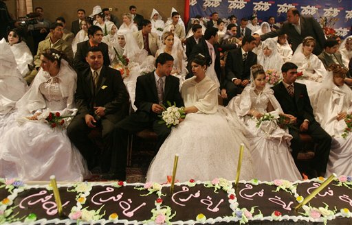 Iraqis United in Mass Wedding