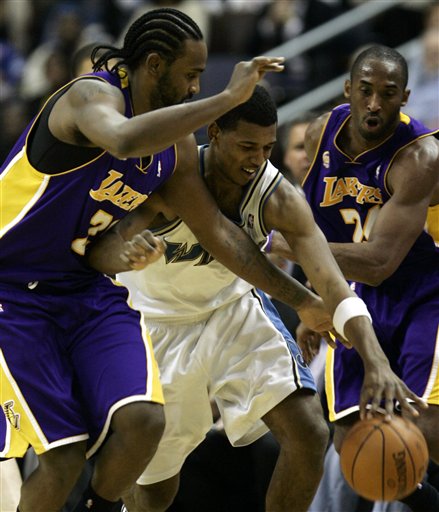 Kobe, Lakers Soar Past Washington