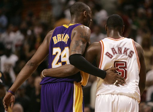 Kobe, Lakers Defeat Wade, Hapless Heat