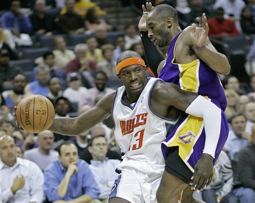 Lakers Top Bobcats, Extend Their Road Roll