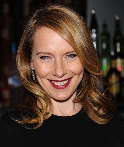 Amy Ryan Returning to The Office