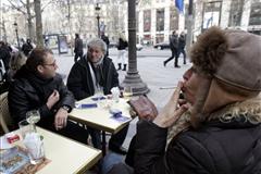 Paris to Ban Heaters in Outdoors Cafes