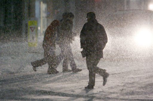 Travel Slammed as Blizzard Wallops East