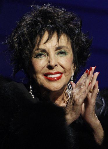 Elizabeth Taylor in Hospital With Heart Failure
