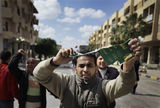 Libya Protests: Rebels Lose Zwara, Last Western Stronghold, to Moammar Gadhafi's Forces