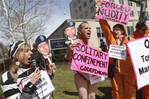 Dana Milbank: Bradley Manning No Hero, But He Deserves Pants