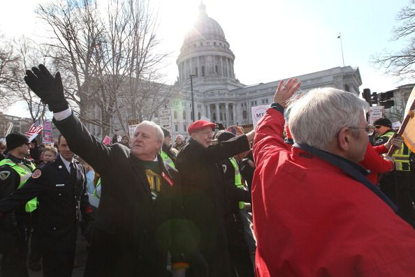 Wisconsin Judge Temporarily Blocks Wisconsin Union Law From Taking Effect