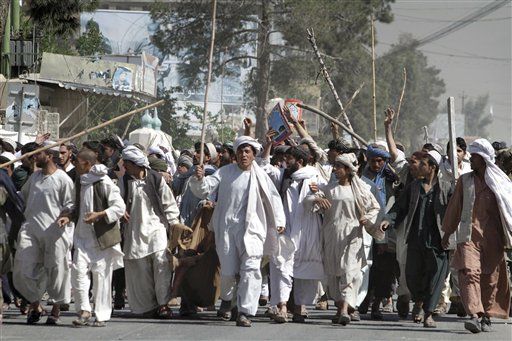 Koran Burning Protests: At Least 8 People Are Killed in Kandahar Protests Over Terry Jones' Actions