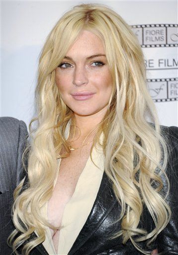 Lindsay Lohan Scores Standing Ovation on 'The Tonight Show With Jay Leno'