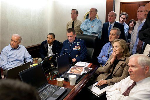 Hillary Clinton, Audrey Tomason Situation Room Photo: Der Tzitung Apologizes for Photoshopping Women Out