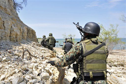 13 Killed in Mexican Lake Battle