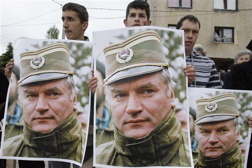 Christopher Hitchens: West's Delays in Confronting Him Prolonged Mladic's Slaughter