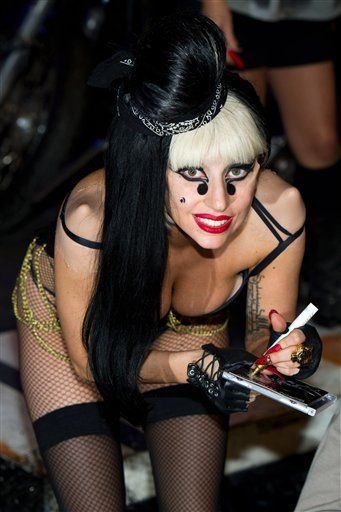 Lady Gaga's Born This Way Sells 1.1M in First Week