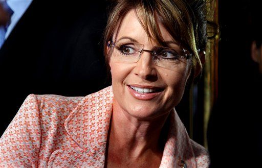 Alaska to Release 24,000 Pages of Sarah Palin Emails: That's 275 Pounds