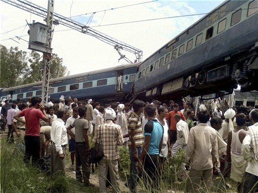 India Train Crash Kills 21, Injures at Least 100