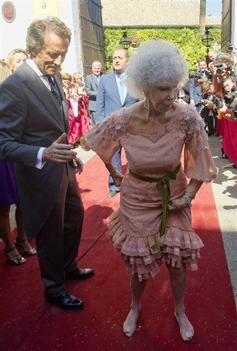 85-Year-Old Duchess Weds a Commoner