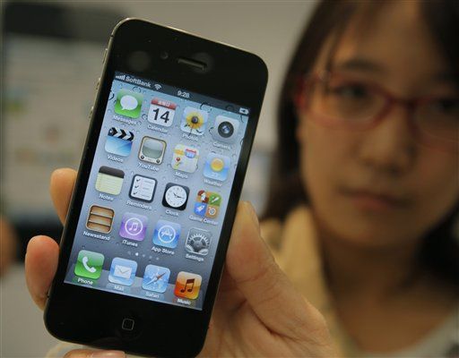 Some Apple iPhone 4S Users Complain About Yellow Tint on Screen