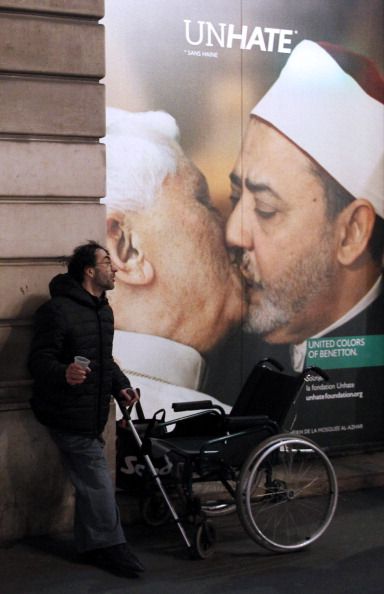 Pope-Imam Kiss Ad Yanked By Benetton