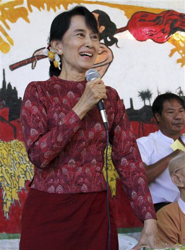 Burma: Aung San Suu Kyi's Party Can Run in Upcoming Elections