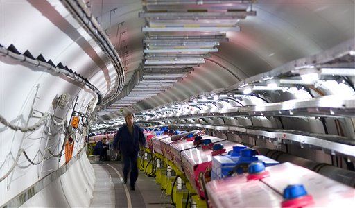 Einstein Safe: Neutrinos Do Not Break Light Speed