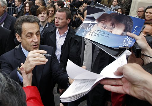 Sarkozy, Hollande Advance to Runoff